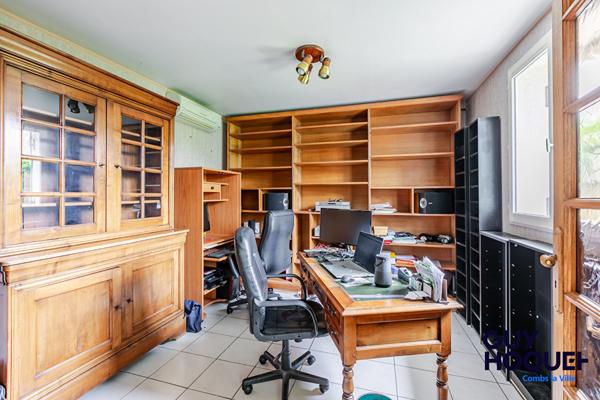 Maison 8 pièces à vendre à Combs-la-Ville - 6 chambres