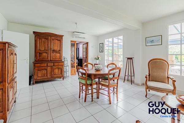 Maison 8 pièces à vendre à Combs-la-Ville - 6 chambres