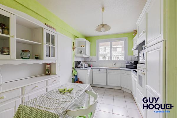 Maison 8 pièces à vendre à Combs-la-Ville - 6 chambres