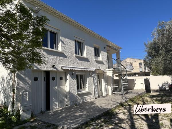 Maison 5 chambres à Carpentras, quartier Terres Blanches, avec garage et piscine