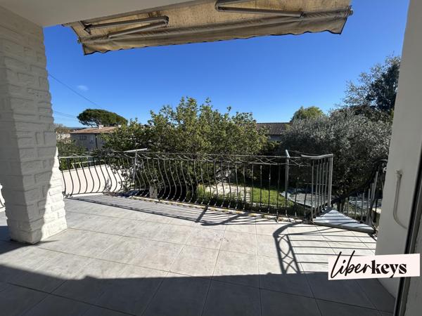 Maison 5 chambres à Carpentras, quartier Terres Blanches, avec garage et piscine