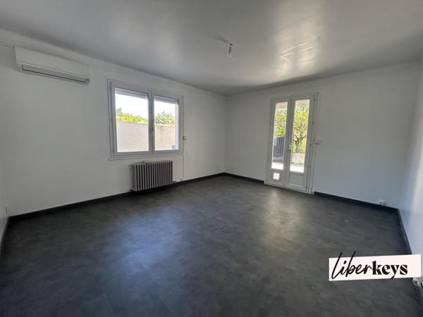 Maison 5 chambres à Carpentras, quartier Terres Blanches, avec garage et piscine
