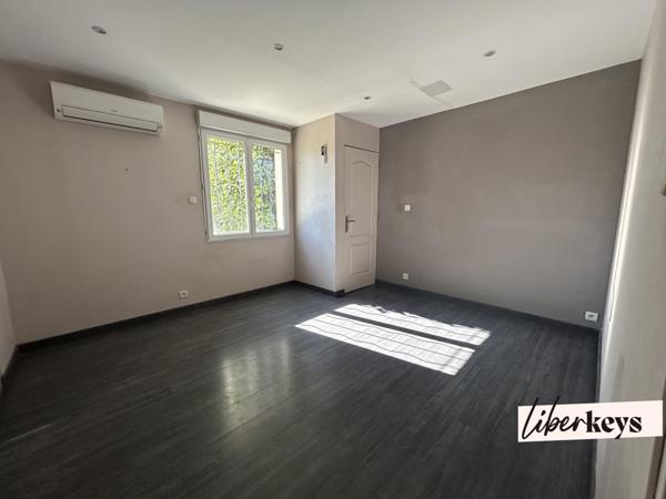 Maison 5 chambres à Carpentras, quartier Terres Blanches, avec garage et piscine