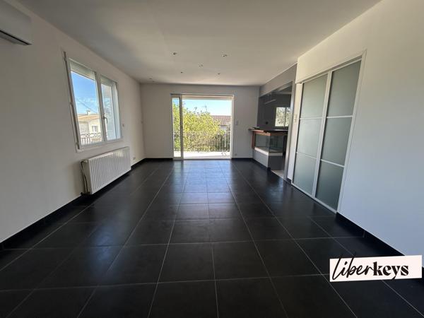 Maison 5 chambres à Carpentras, quartier Terres Blanches, avec garage et piscine