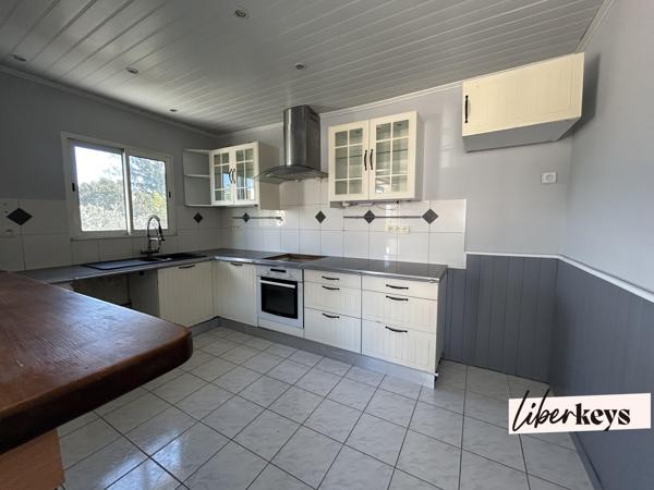 Maison 5 chambres à Carpentras, quartier Terres Blanches, avec garage et piscine