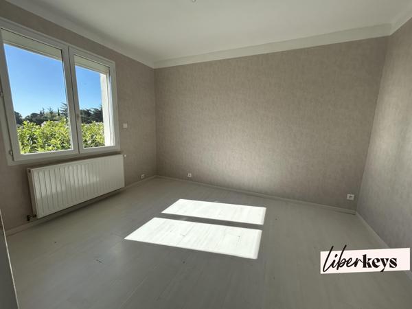 Maison 5 chambres à Carpentras, quartier Terres Blanches, avec garage et piscine