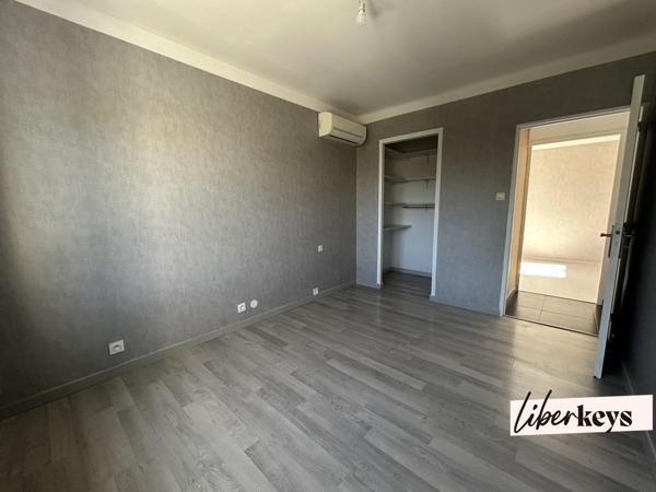 Maison 5 chambres à Carpentras, quartier Terres Blanches, avec garage et piscine