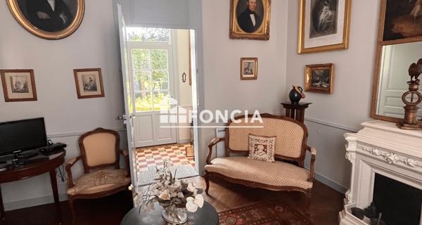 À vendre Maison 10 pièces 230 m² - La Chartre-sur-le-loir 72340