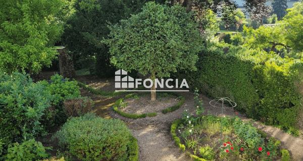 À vendre Maison 10 pièces 230 m² - La Chartre-sur-le-loir 72340