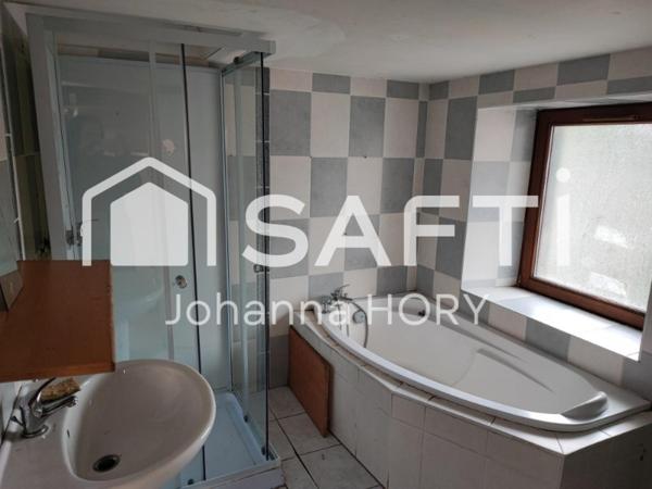 Maison individuelle 158 m2 composée de deux appartements de 83 m2 et 75 m2