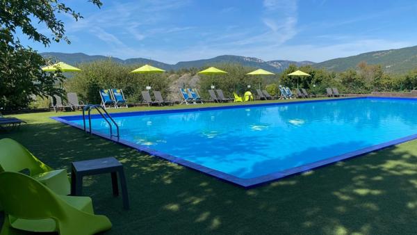 À VENDRE – CAMPING 4**** FDC et TERRAIN 7HA – 100 EMPLACEMENTS DONT 70 EXPLOITES, CA 300KE