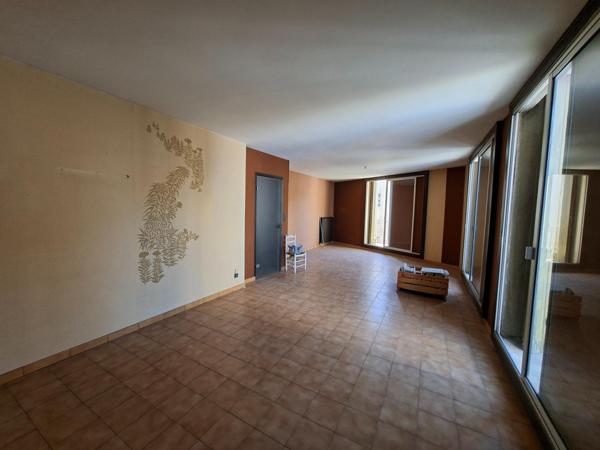 Un immeuble 222M2 3 appartements
