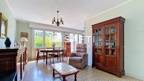 Maison au calme, 4 chambres, garage et jardin - à rafraîchir