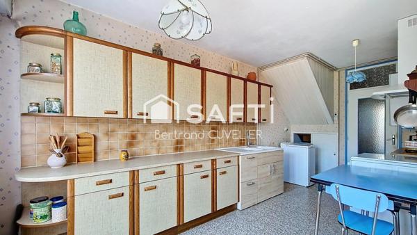 Maison au calme, 4 chambres, garage et jardin - à rafraîchir