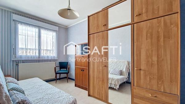 Maison au calme, 4 chambres, garage et jardin - à rafraîchir