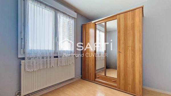 Maison au calme, 4 chambres, garage et jardin - à rafraîchir