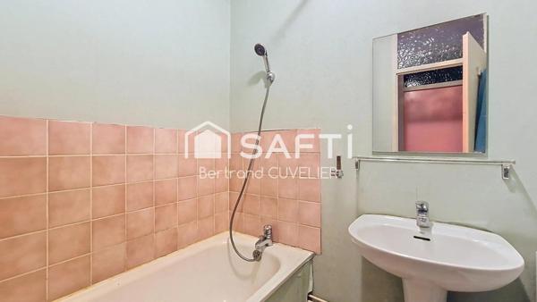 Maison au calme, 4 chambres, garage et jardin - à rafraîchir