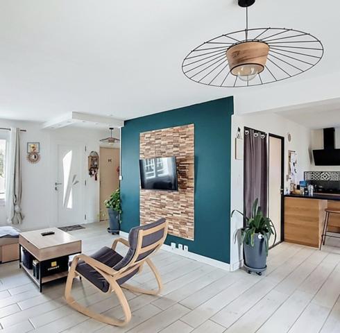 Maison
         4 pièces
        - 91 m² Exclusivité 278 000 € *