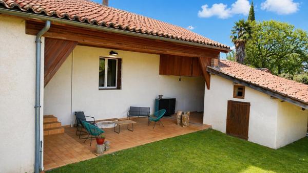 Maison familiale avec espace et potentiel.