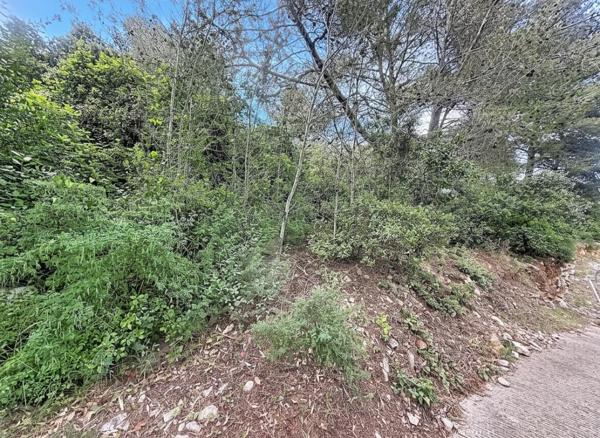 30900 NIMES Terrain à bâtir de 1000 m2 environ