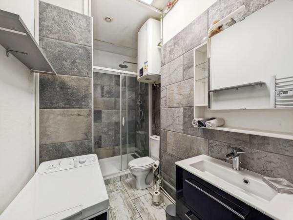 Dpt Haute Savoie (74), à vendre EVIAN-LES-BAINS Appartement T2 de 53,57 m² dans une résidence prestigieuse