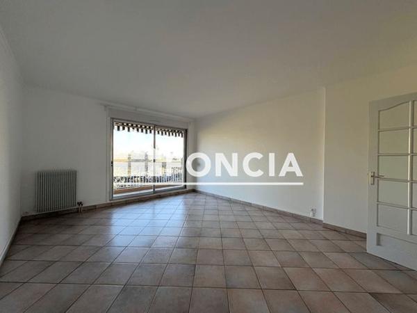 Location Appartement 3 pièces 81.16 m² - 48 RUE PASTEUR Caluire 69300