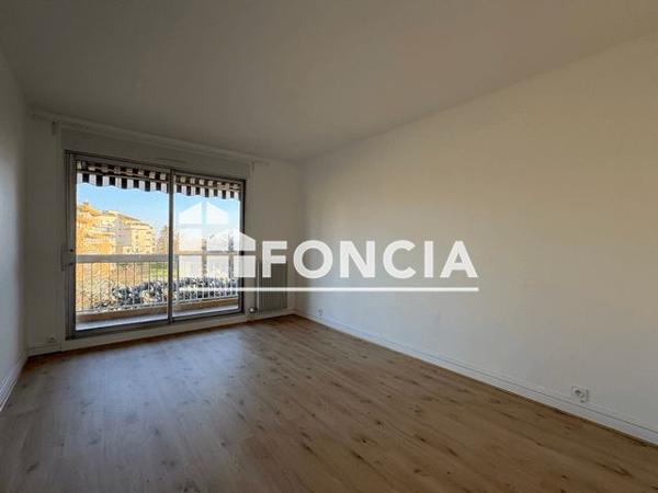 Location Appartement 3 pièces 81.16 m² - 48 RUE PASTEUR Caluire 69300