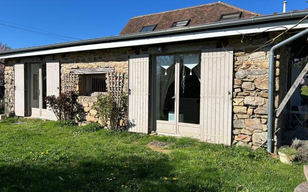 Maison à vendre    2 pièces •  Saint-Priest-Ligoure