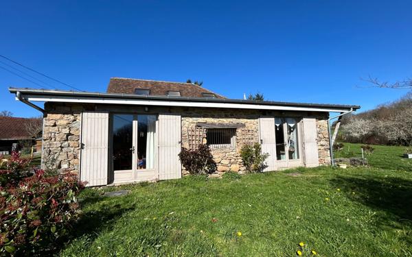 Maison à vendre    2 pièces •  Saint-Priest-Ligoure