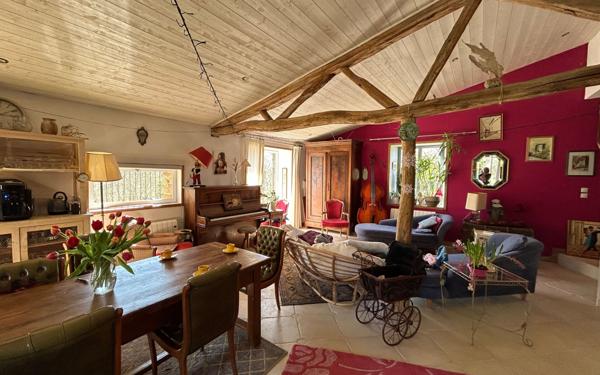 Maison à vendre    2 pièces •  Saint-Priest-Ligoure