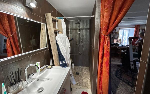 Maison à vendre    2 pièces •  Saint-Priest-Ligoure