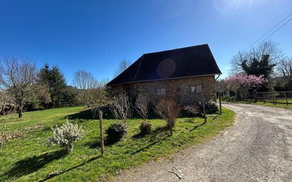 Maison à vendre    2 pièces •  Saint-Priest-Ligoure