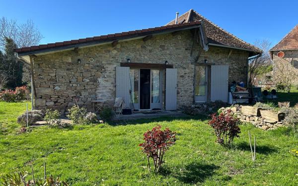 Maison à vendre    2 pièces •  Saint-Priest-Ligoure