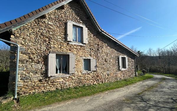 Maison à vendre    2 pièces •  Saint-Priest-Ligoure