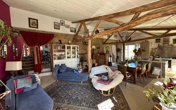 Maison à vendre    2 pièces •  Saint-Priest-Ligoure