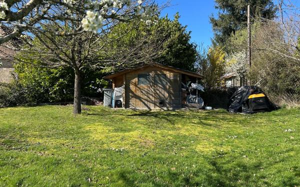 Maison à vendre    2 pièces •  Saint-Priest-Ligoure