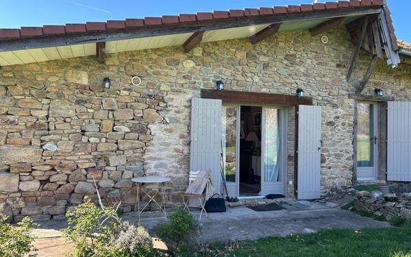 Maison à vendre    2 pièces •  Saint-Priest-Ligoure