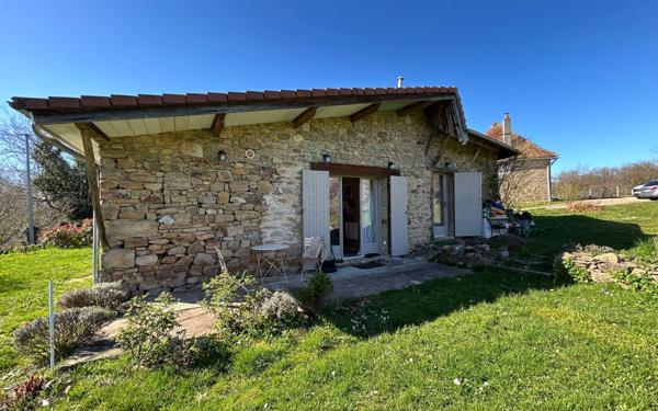 Maison à vendre    2 pièces •  Saint-Priest-Ligoure
