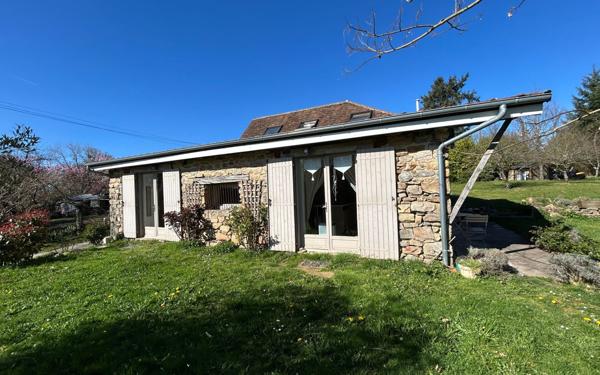 Maison à vendre    2 pièces •  Saint-Priest-Ligoure