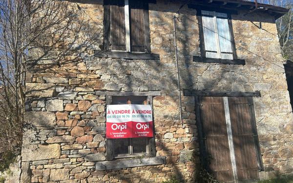 Maison à vendre    2 pièces •  Saint-Priest-Ligoure