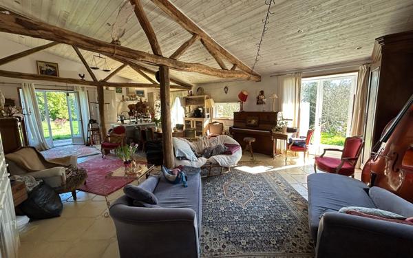 Maison à vendre    2 pièces •  Saint-Priest-Ligoure