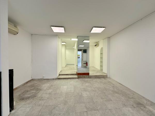 75002 - SENTIER - MURS DE BOUTIQUE LIBRES