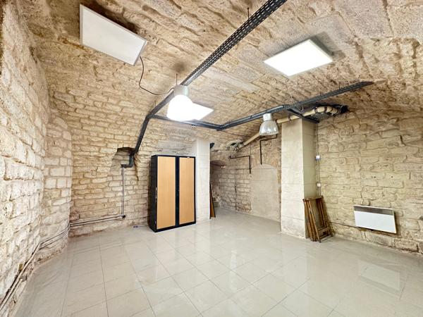 75002 - SENTIER - MURS DE BOUTIQUE LIBRES