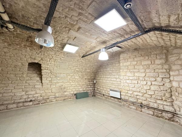 75002 - SENTIER - MURS DE BOUTIQUE LIBRES