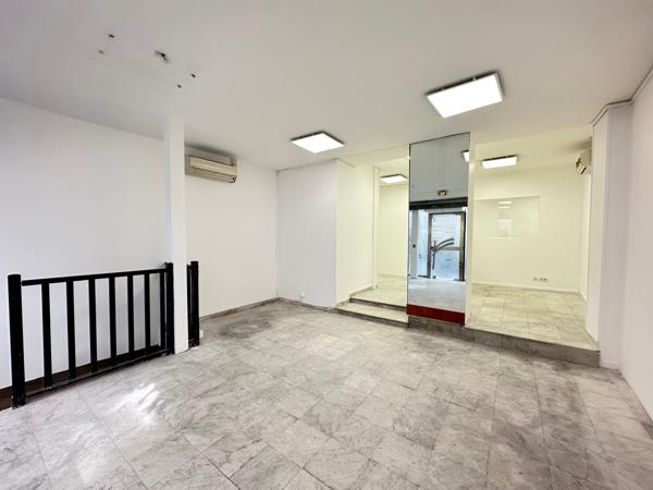 75002 - SENTIER - MURS DE BOUTIQUE LIBRES
