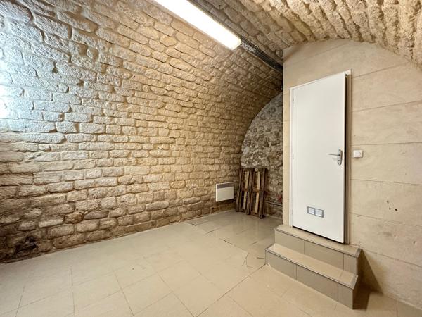 75002 - SENTIER - MURS DE BOUTIQUE LIBRES