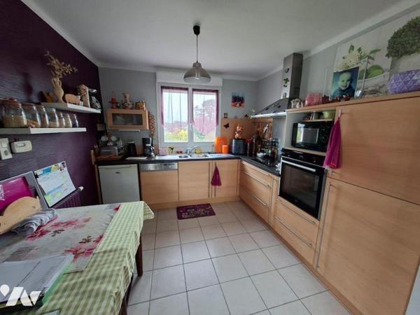 Maison d'habitation composée d'un SAS véranda, entrée, WC, salle d'eau (douche, vasque), salon/...