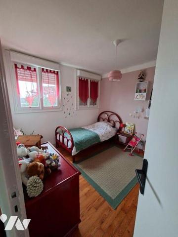 Maison d'habitation composée d'un SAS véranda, entrée, WC, salle d'eau (douche, vasque), salon/...