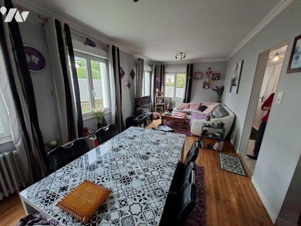 Maison d'habitation composée d'un SAS véranda, entrée, WC, salle d'eau (douche, vasque), salon/...