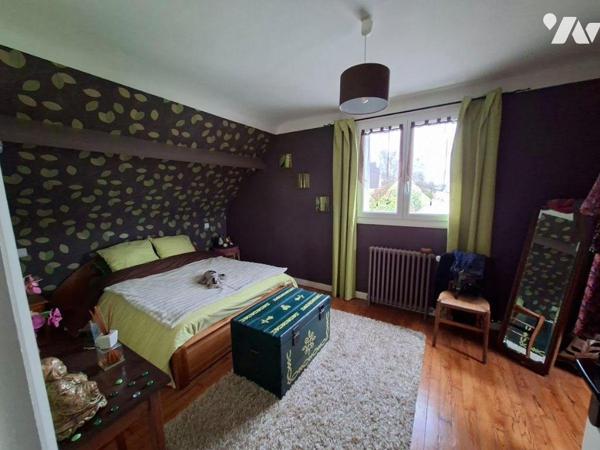 Maison d'habitation composée d'un SAS véranda, entrée, WC, salle d'eau (douche, vasque), salon/...